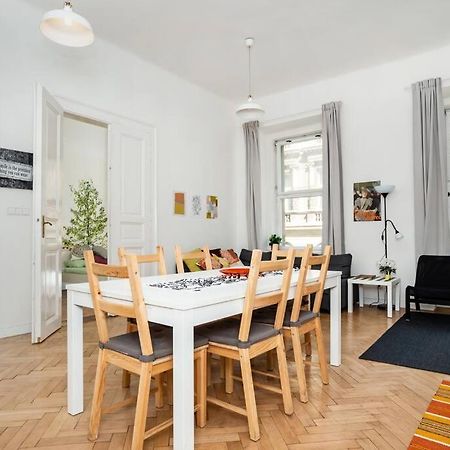 Bright, Spacious Apartment In The Historic Centre 布拉格 外观 照片