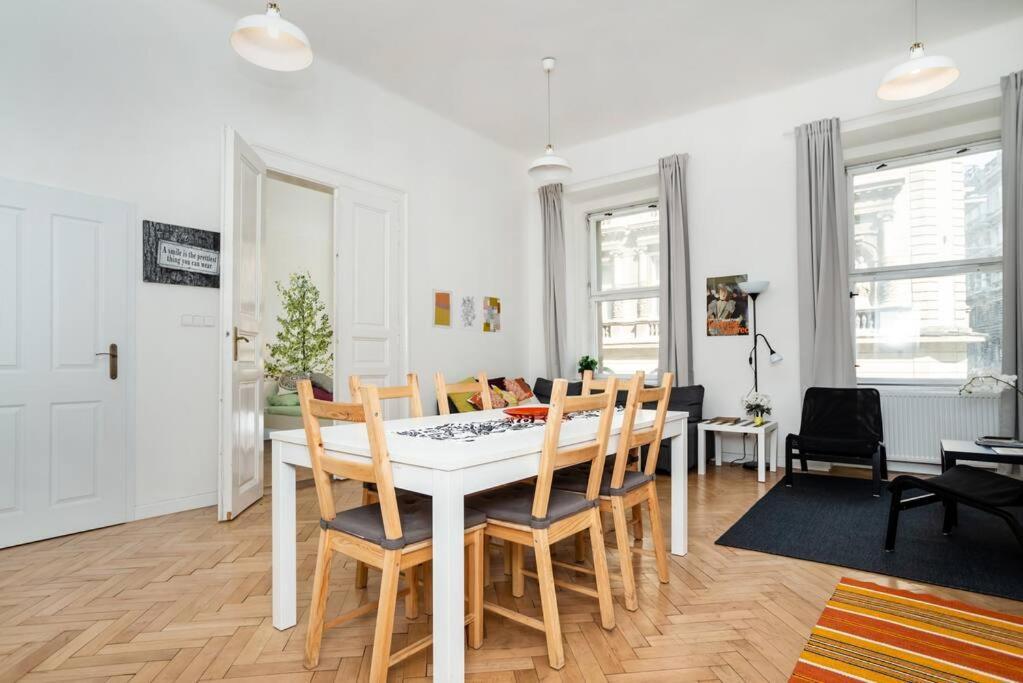 Bright, Spacious Apartment In The Historic Centre 布拉格 外观 照片