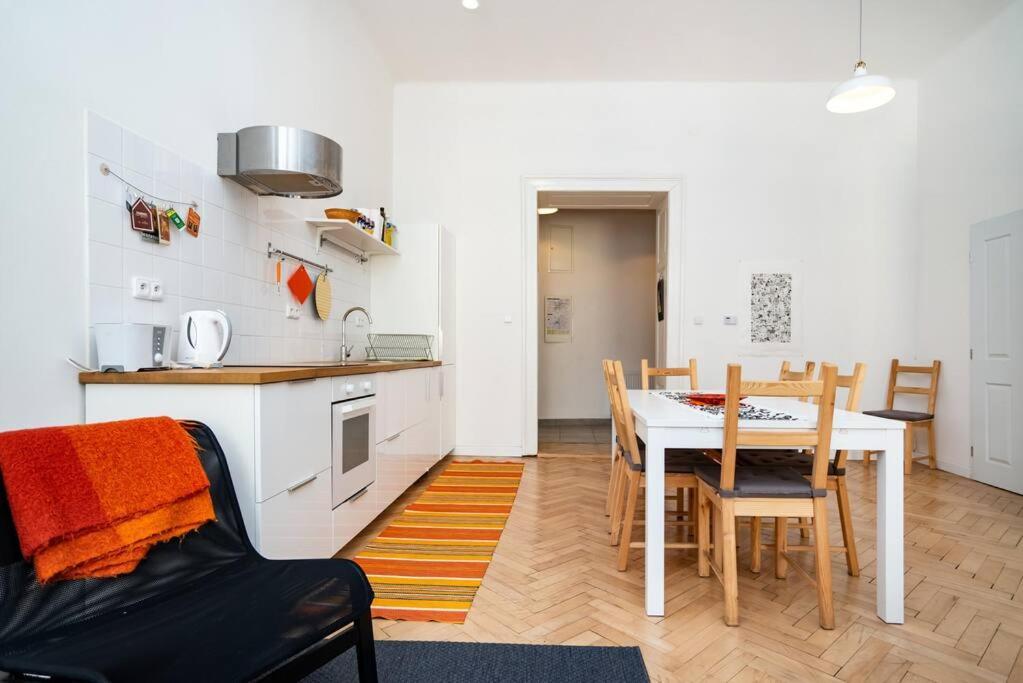 Bright, Spacious Apartment In The Historic Centre 布拉格 外观 照片